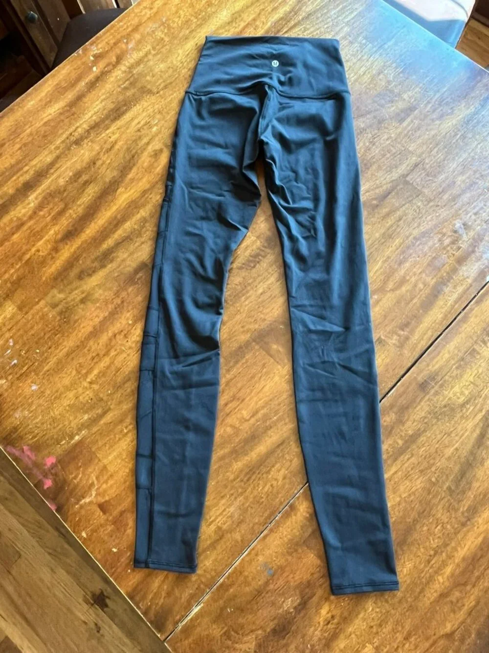 Lululemon Black Mesh Panel Leggings Sz 4 *Pilling